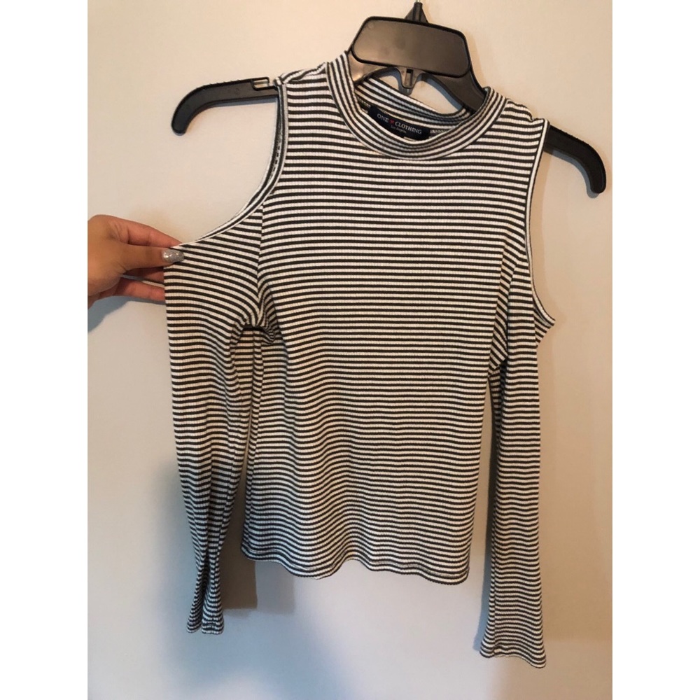 Cold shoulder crop top